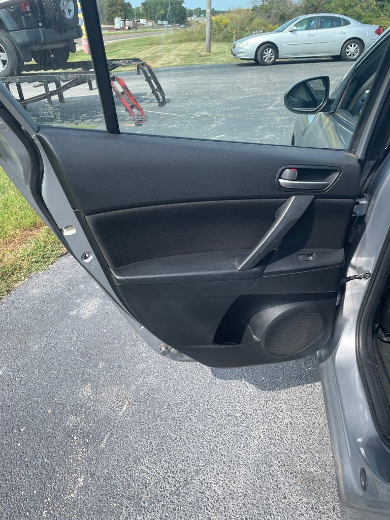 Used 2012 MAZDA MAZDA3 i Touring FWD image 16
