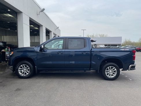 Used 2022 Chevrolet Silverado 1500 LT AWD/4WD image 4