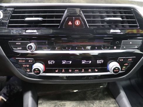 Used 2019 BMW 530i xDrive w/ Convenience Package AWD/4WD image 34