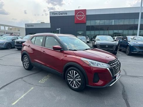Used 2021 Nissan Kicks SV FWD image 1