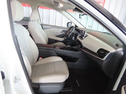 Used 2021 Nissan Rogue SV FWD image 34