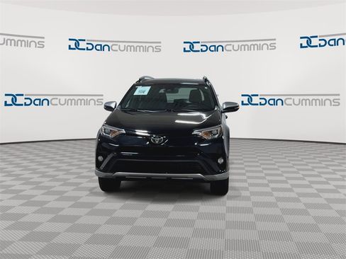 Used 2018 Toyota RAV4 SE image 3