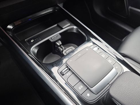 Used 2021 Mercedes-Benz GLB 250 image 24