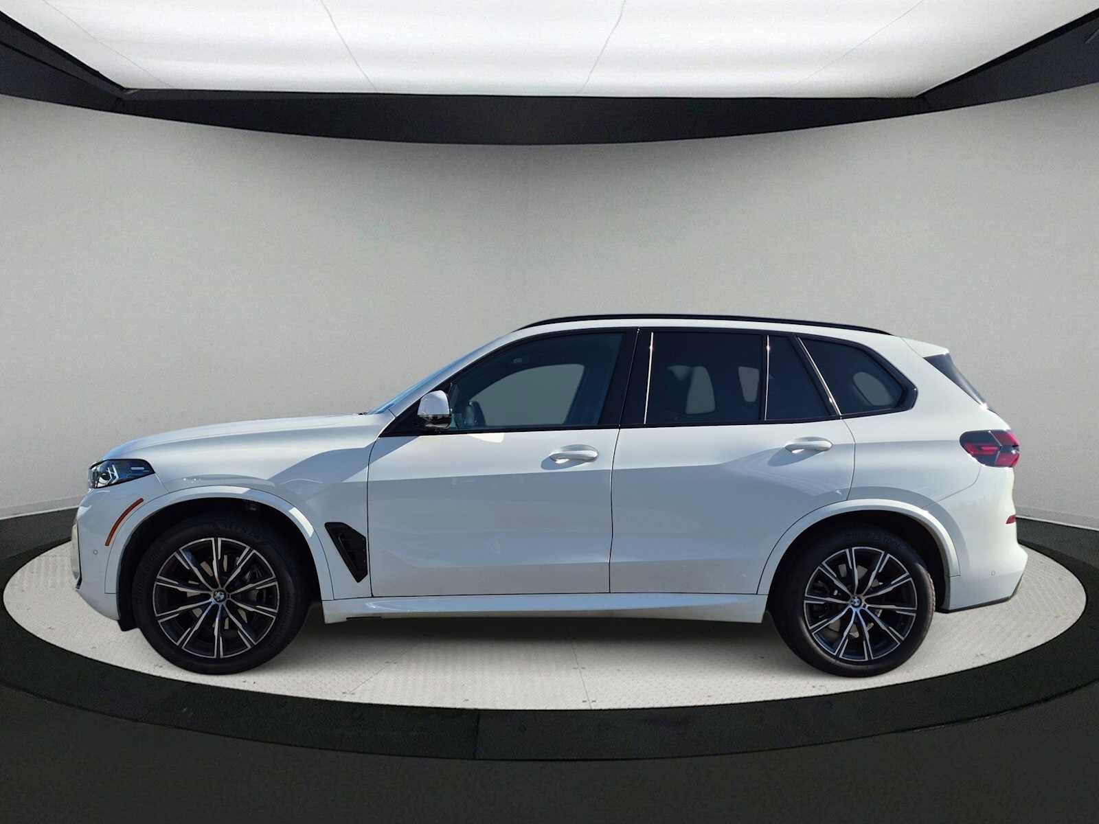 Used 2026 BMW X5 xDrive40i w/ M Sport Package AWD/4WD image 5