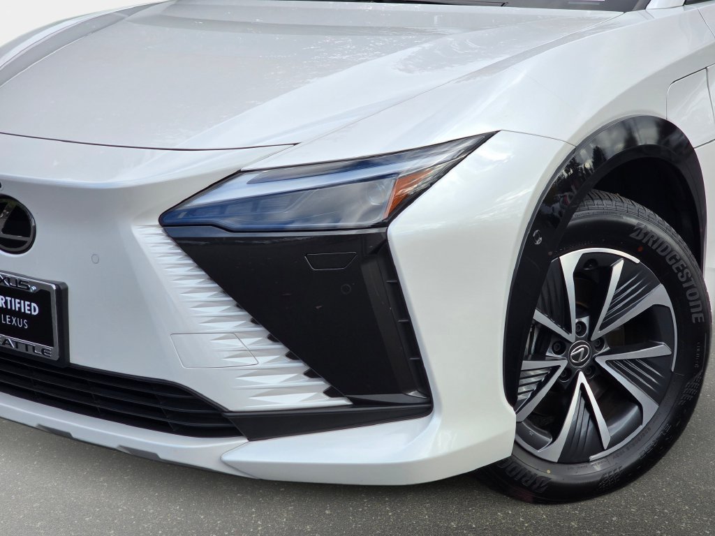 Certified 2023 Lexus RZ 450e Premium w/ Technology Package AWD/4WD image 33