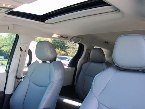 Used 2024 Toyota Sienna XLE image 14