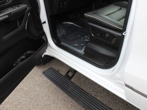 Used 2025 RAM 1500 Limited w/ Off Road Group image 24