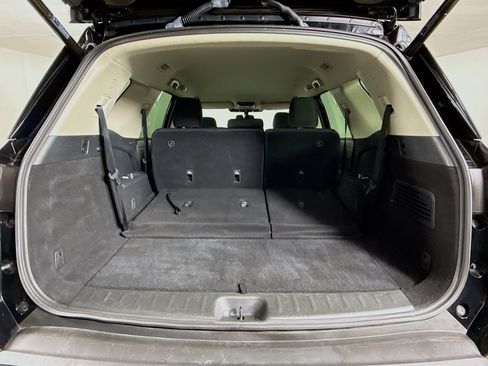 Used 2025 Nissan Pathfinder SV FWD image 33