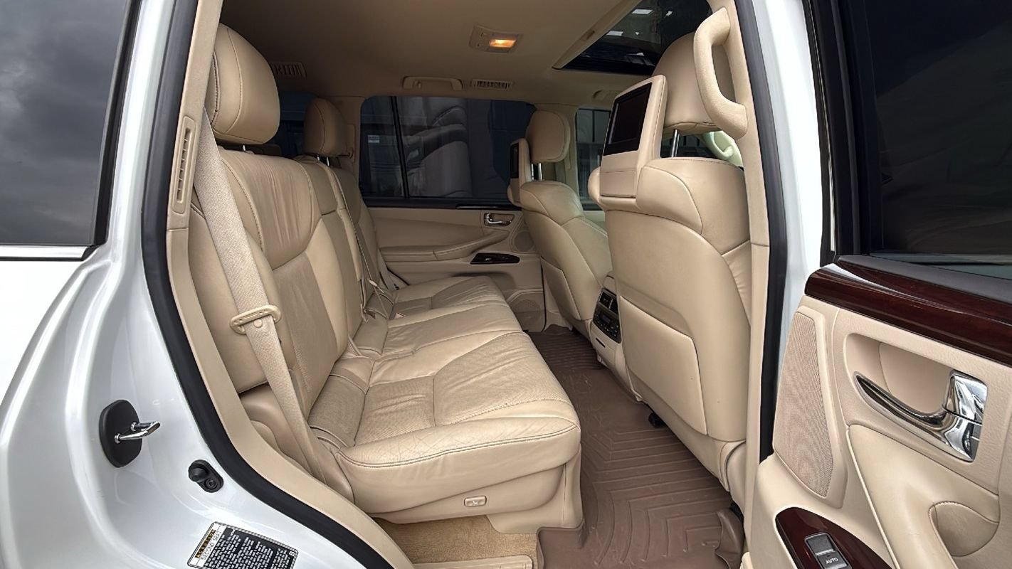 Used 2013 Lexus LX 570 4WD w/ Luxury Pkg image 17