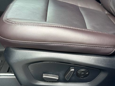 Used 2025 Ford Explorer Platinum RWD image 23