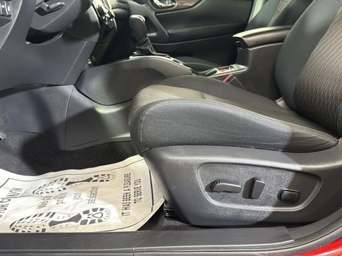 Used 2018 Nissan Rogue SV FWD image 20