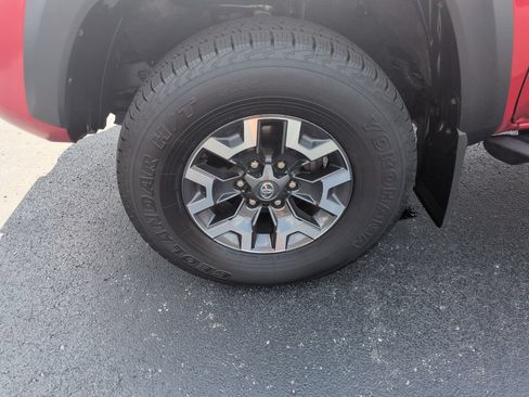 Used 2018 Toyota Tacoma TRD Off-Road AWD/4WD image 27
