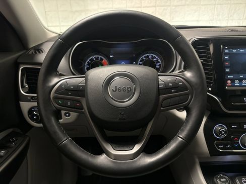 Used 2020 Jeep Cherokee Limited image 23