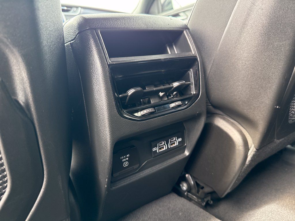 Used 2025 Jeep Grand Cherokee Altitude AWD/4WD image 46