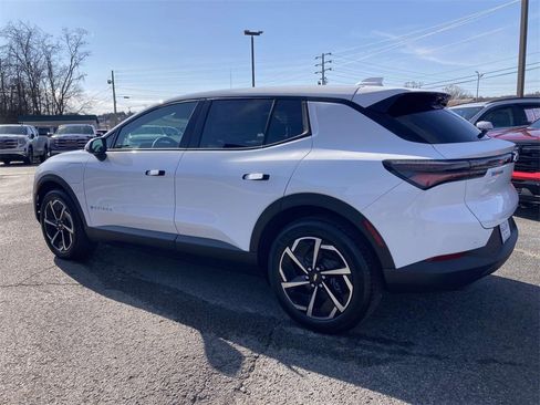 New 2026 Chevrolet Equinox EV LT image 6