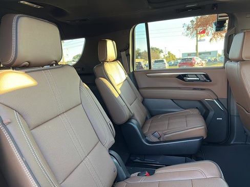 New 2026 Chevrolet Suburban High Country image 11