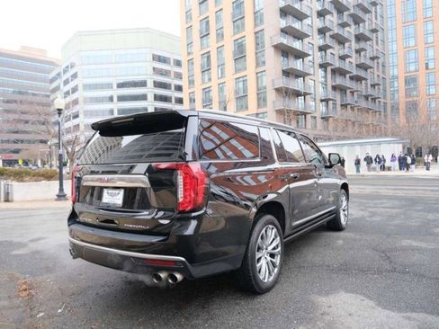Used 2021 GMC Yukon XL Denali w/ Denali Premium Package image 12