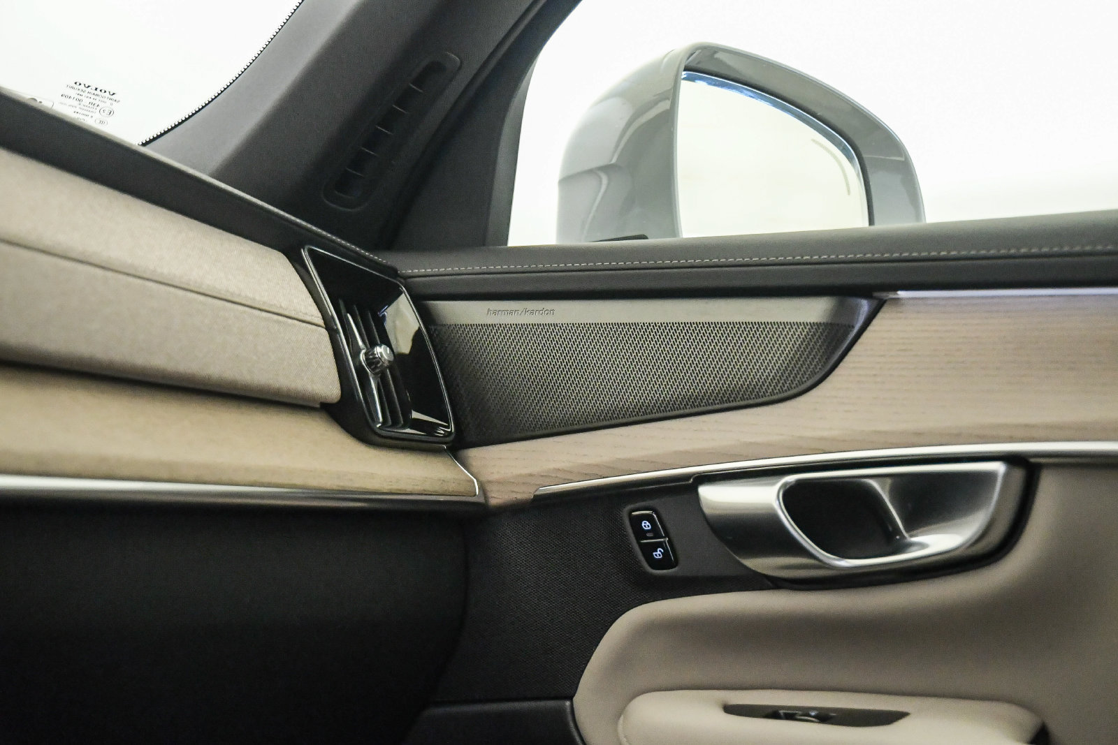 Certified 2026 Volvo XC90 B6 Plus AWD/4WD image 24