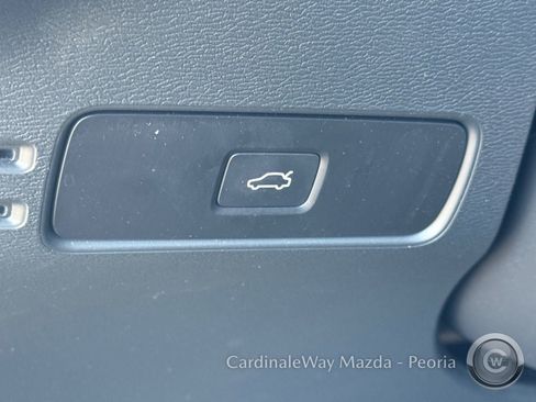 Used 2025 Volvo XC40 B5 Plus AWD/4WD image 26