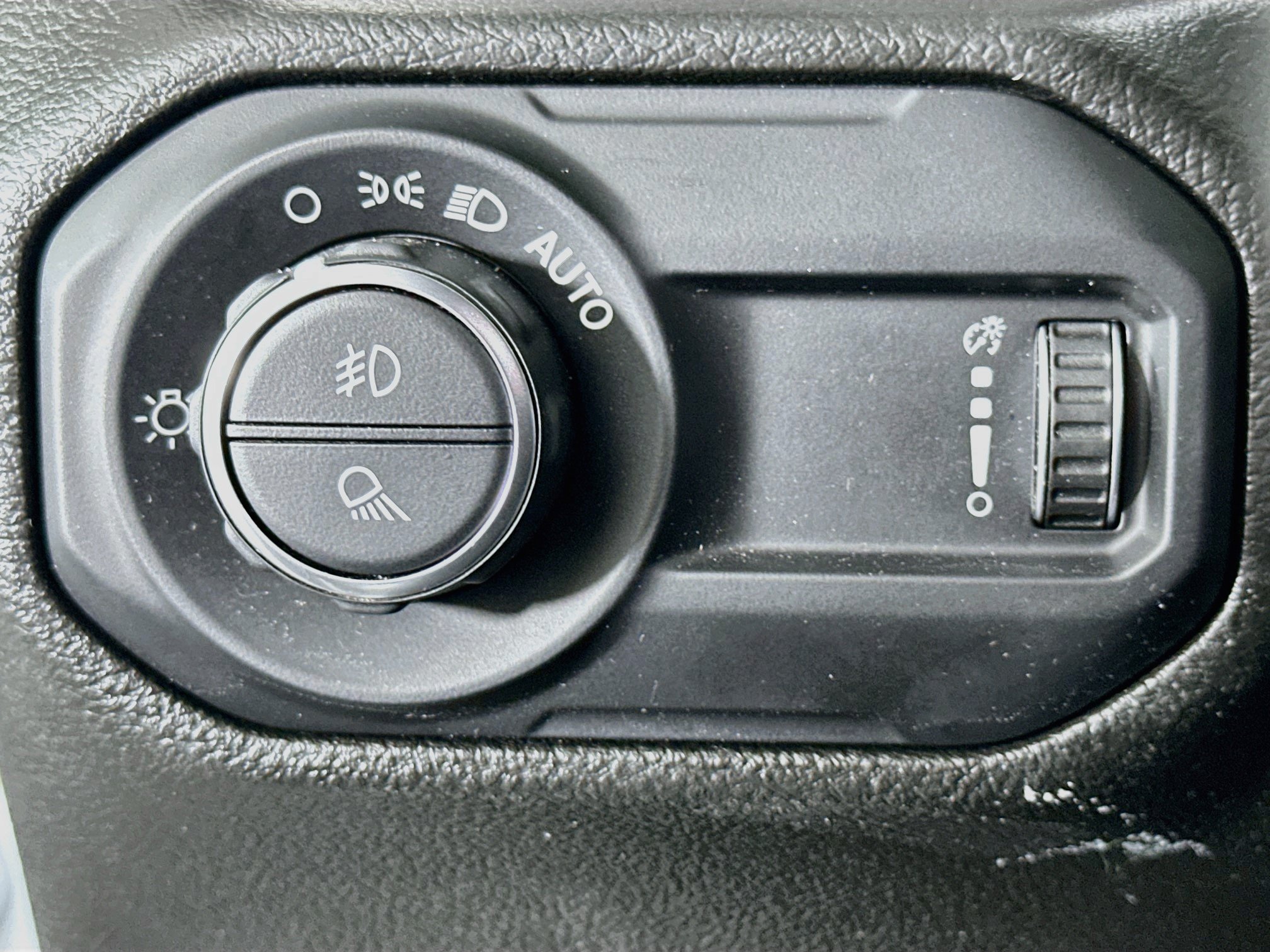 Used 2023 Jeep Gladiator Sport AWD/4WD image 17