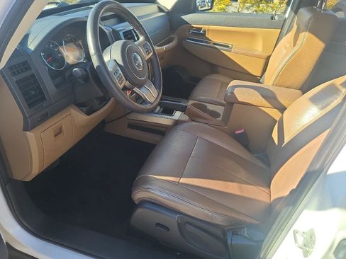 Used 2012 Jeep Liberty Limited w/ Comfort/Convenience Group AWD/4WD image 10