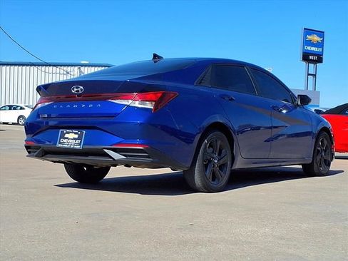Used 2023 Hyundai Elantra SEL w/ Winter Weather Package FWD image 4