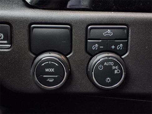 Used 2025 Chevrolet Silverado 1500 LT image 17