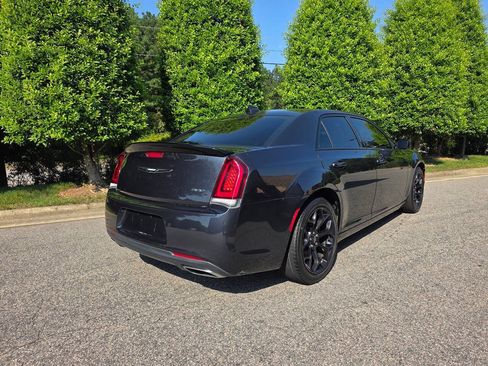 Used 2019 Chrysler 300 S RWD image 5