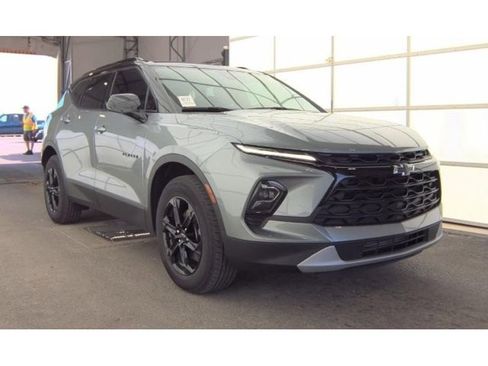 Used 2023 Chevrolet Blazer LT w/ Convenience Package AWD/4WD image 2