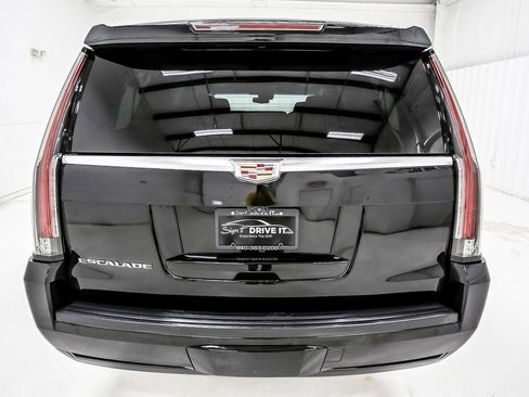 Used 2018 Cadillac Escalade ESV Premium Luxury AWD/4WD image 5