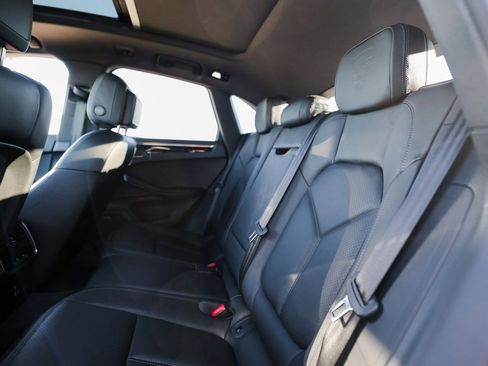 Certified 2025 Porsche Macan image 25