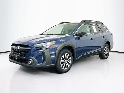 Used 2025 Subaru Outback Premium image 3