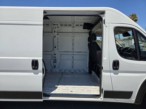 Used 2025 RAM ProMaster 2500 w/ Convenience Group FWD image 18