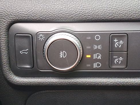 Used 2020 Ford Explorer XLT w/ Equipment Group 202A AWD/4WD image 25