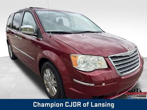 Used 2010 Chrysler Town & Country Limited w/ Flexible Seating Group FWD image 10