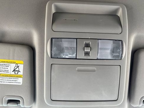 Used 2025 Nissan Frontier SV w/ SV Convenience Package RWD image 7