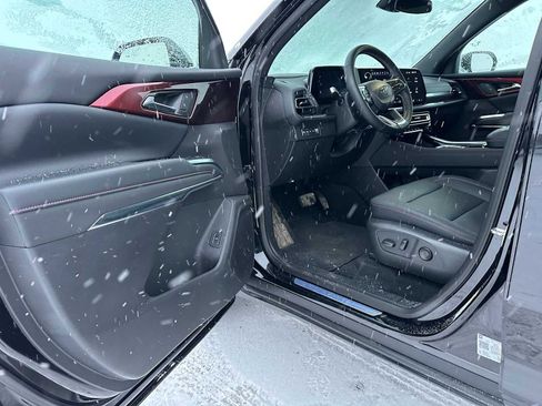 Used 2025 Chevrolet Traverse Z71 image 21