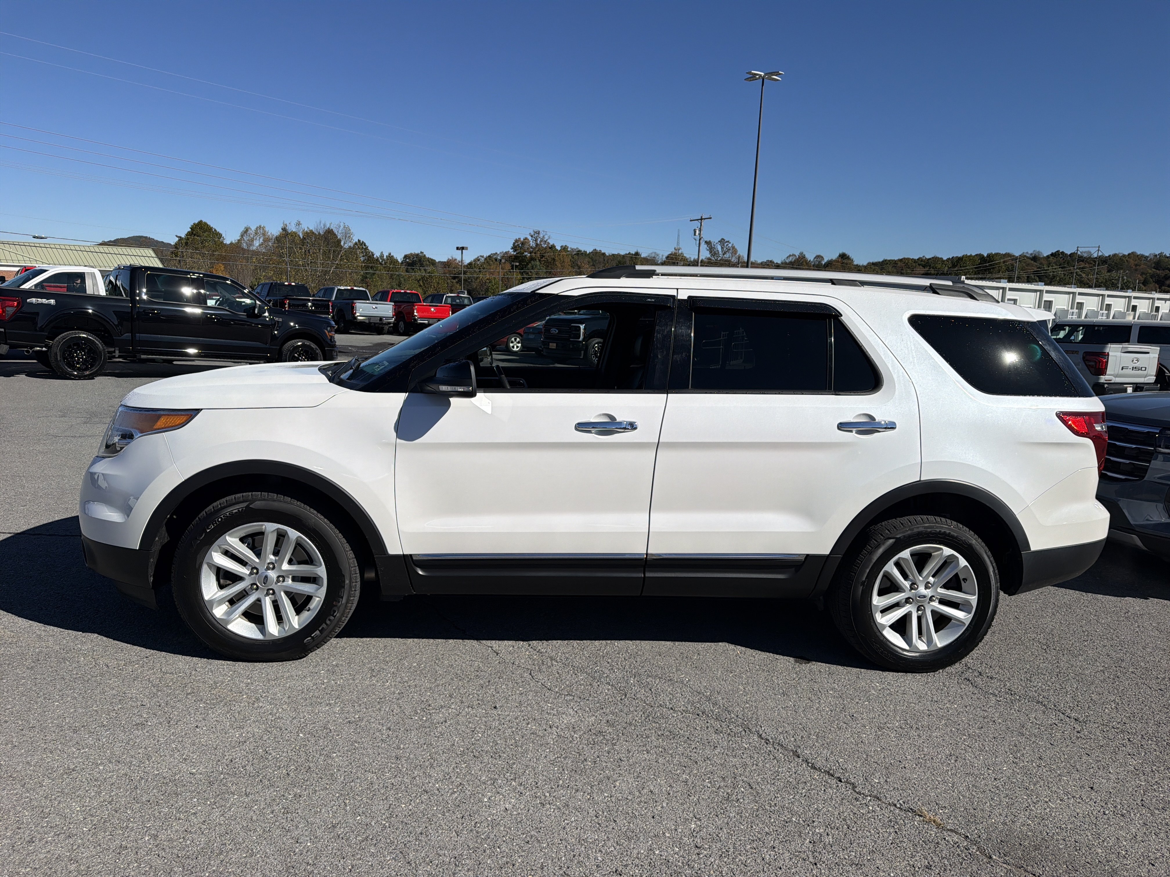 Used 2014 Ford Explorer XLT AWD/4WD image 8