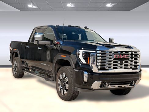 Used 2024 GMC Sierra 2500 Denali w/ Denali Reserve Package image 7
