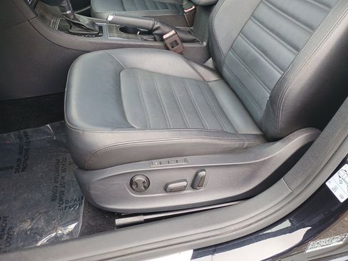 Used 2018 Volkswagen Passat 2.0T SEL Premium image 13