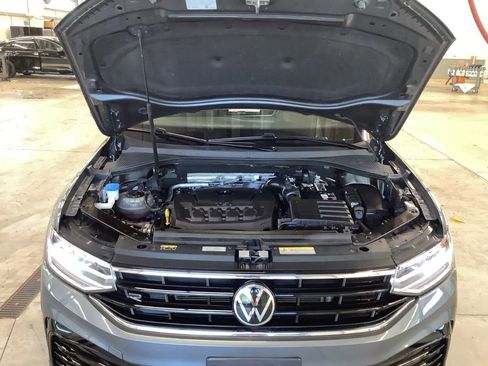 Used 2023 Volkswagen Tiguan SE R-Line AWD/4WD image 17