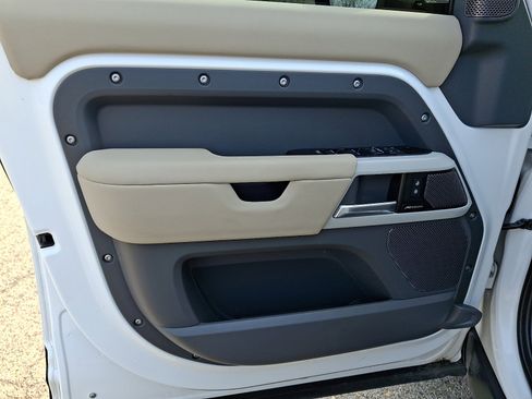 Used 2024 Land Rover Defender 110 S image 12