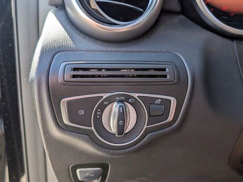 Used 2022 Mercedes-Benz GLC 300 image 28