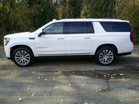 Used 2022 GMC Yukon XL Denali image 2