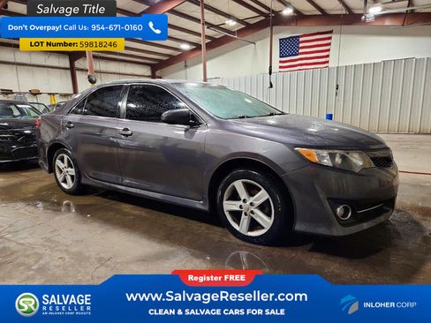 Used 2012 Toyota Camry SE w/ Leather Pkg FWD image 5