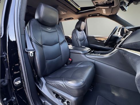 Used 2020 Cadillac Escalade ESV Platinum AWD/4WD image 25