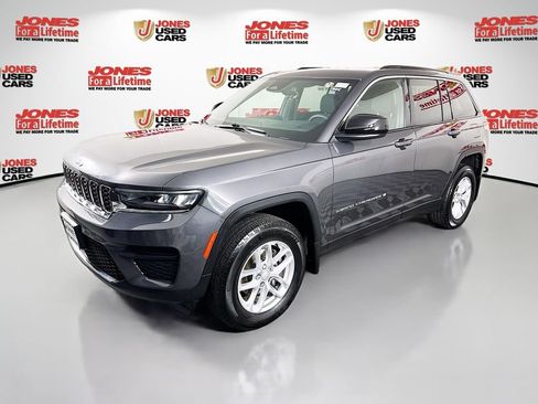 Used 2025 Jeep Grand Cherokee Laredo X AWD/4WD image 13
