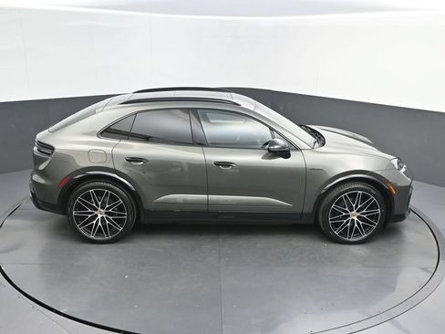 New 2026 Porsche Macan 4 Electric AWD/4WD image 32