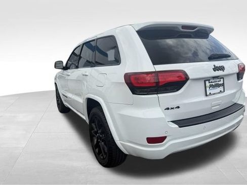 Used 2020 Jeep Grand Cherokee Altitude AWD/4WD image 10