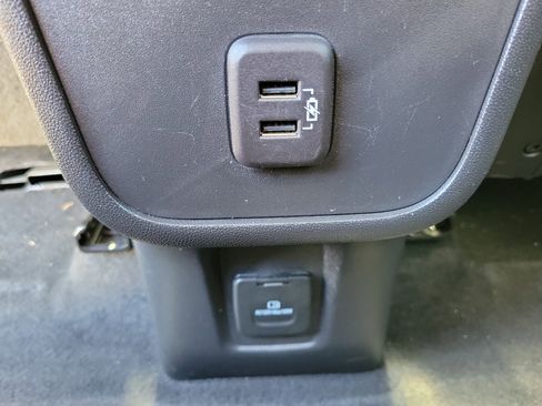 Used 2023 GMC Terrain SLT image 19